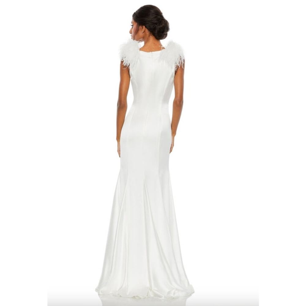 MAC DUGGAL Dress Size 8 Evening Gown NEW White Feather Shoulder V-Neck Column - Picture 2 of 10